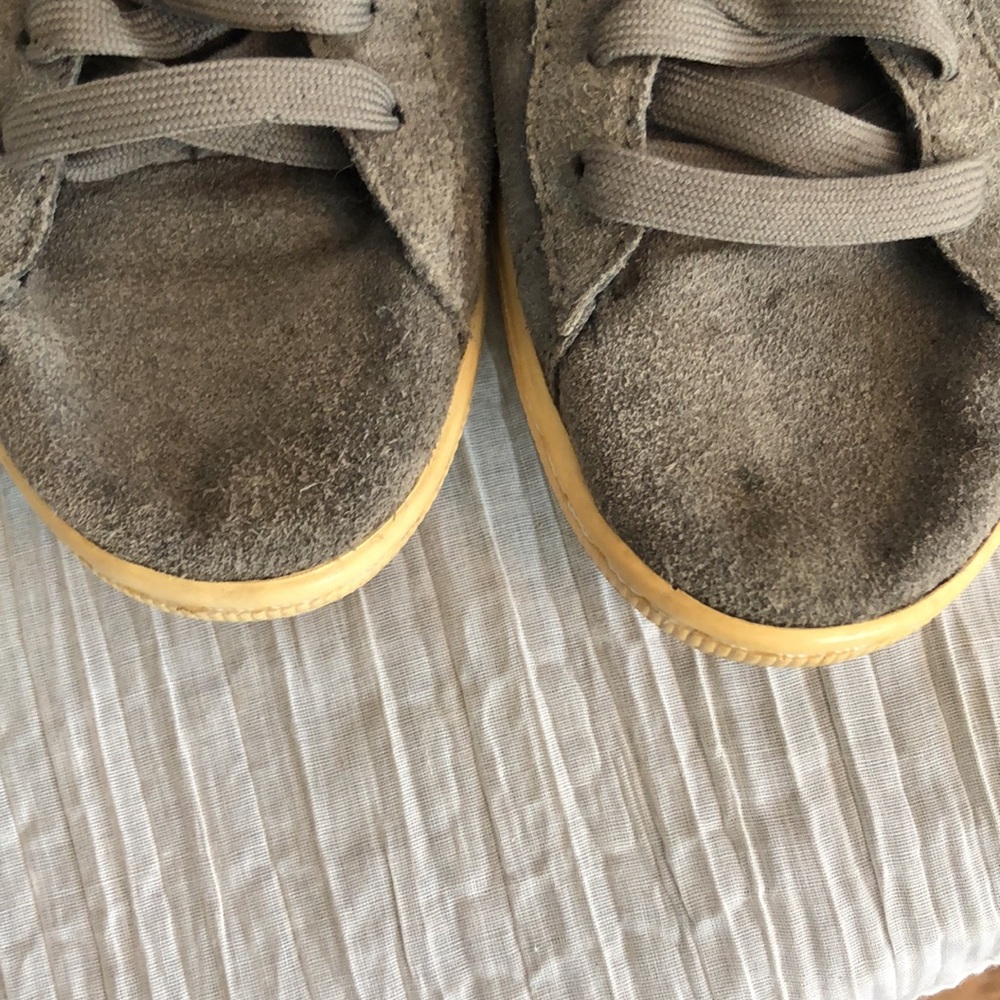 PUMA gray white low top size 9 suede tie up sneakers - Picture 3 of 10